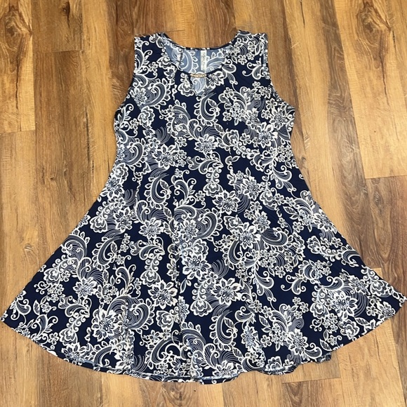PerSeption Woman Paisley Sleeveless Midi Dress (Navy Blue & White)(Size: 2X) EUC - Picture 4 of 11